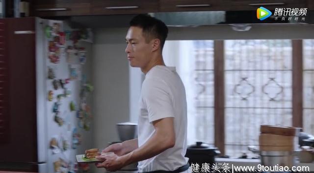 杨祐宁承认《都挺好》美食烹饪使用替身 爆被姚晨掐胸肌毫无借位