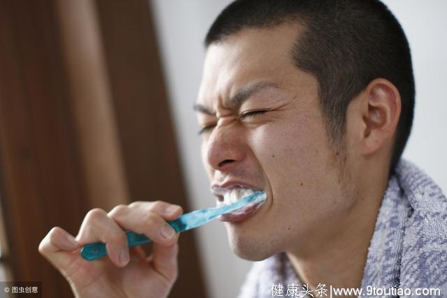 为什么每天早晚刷牙，牙齿还是会有问题，老牙医说出了心里话！