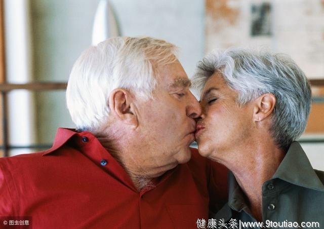 年纪大了就不能享受“性”福了？调查显示：性生活让晚年更幸福！