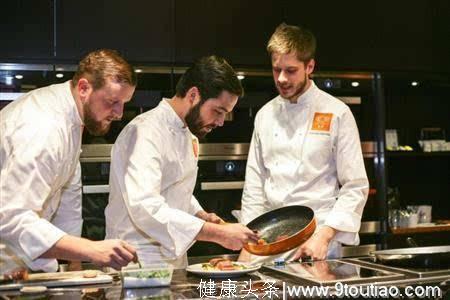 为何中国厨师从不看菜谱，网友的回答让米其林大厨脸红