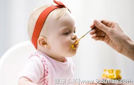 宝宝第一口辅食吃什么很重要，大多数妈妈都喂错了