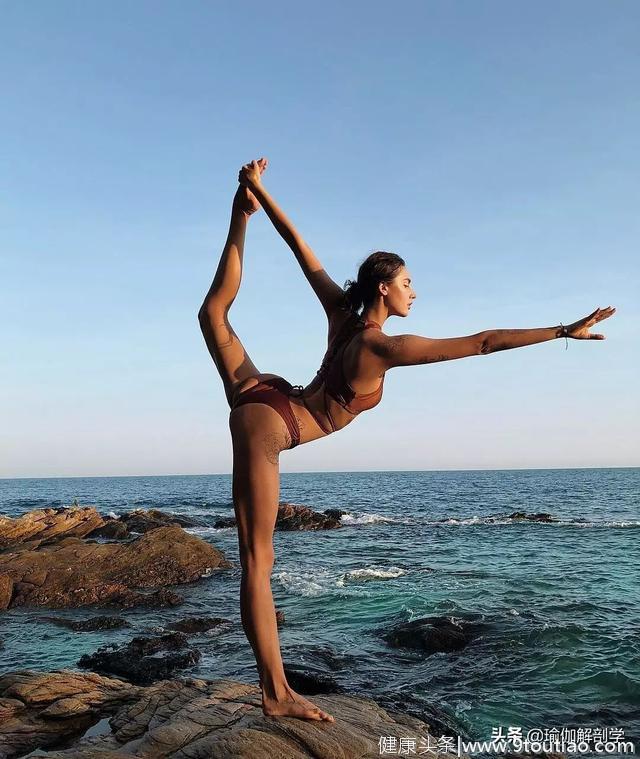 瑜伽4年的混血小姐姐，完美逆袭，胸以下全是腿！