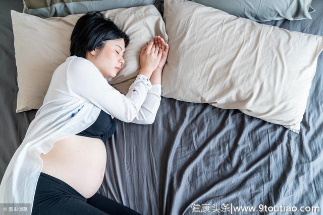 孕妇什么样的睡姿对胎儿最好？怀孕后你还在傻傻坚持左侧睡吗？