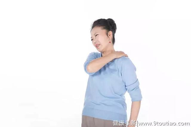 95%的肩膀疼不是肩周炎！记住这个动作不能做，否则病情会加重！
