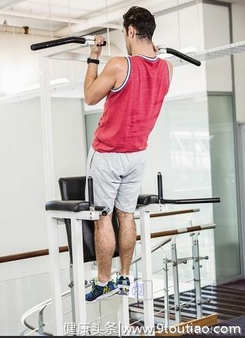 如何锻炼背部肌肉，让你人老腰板硬，哪些动作效果好呢