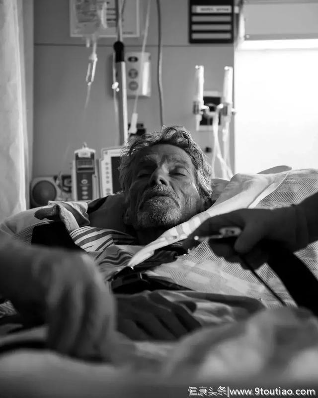 遇见死亡：他用照片记录癌症父亲的最后17天