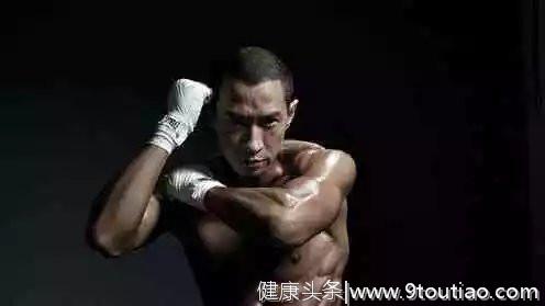 满身肌肉的中国男星, 彭于晏跟甄子丹上榜, 但比起他来都差远