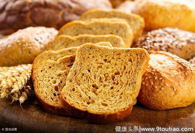 吃面包千万不要剥面包皮，因为吃面包皮能防癌。这是真的吗？