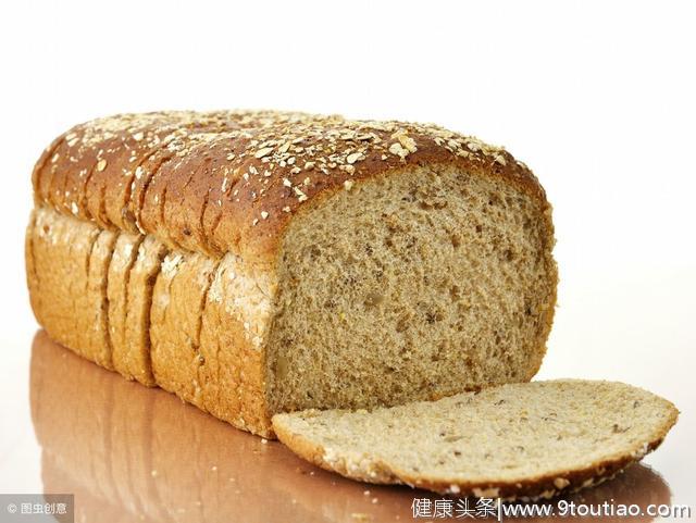 吃面包千万不要剥面包皮，因为吃面包皮能防癌。这是真的吗？
