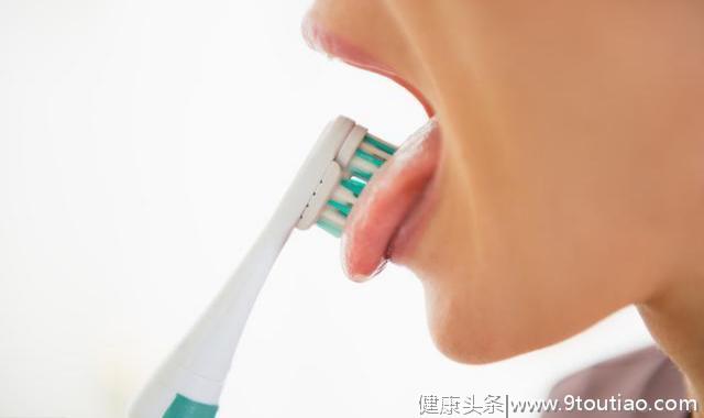 轻松除口臭的方法：刷牙时多做一个“小动作”！还能预防口腔癌！