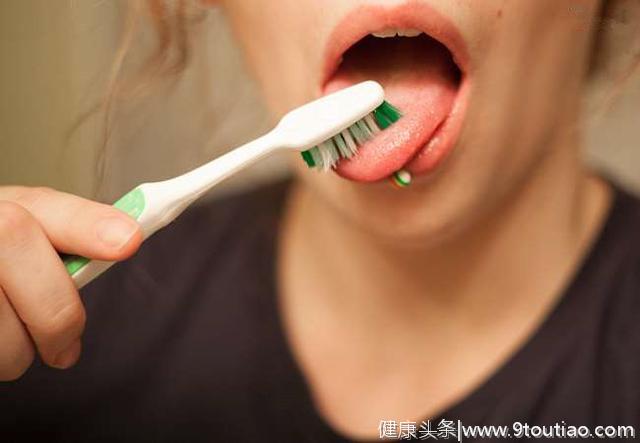 轻松除口臭的方法：刷牙时多做一个“小动作”！还能预防口腔癌！
