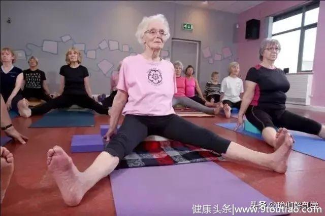 这个奶奶67岁才开始练瑜伽，100岁成为最美的瑜伽女神！