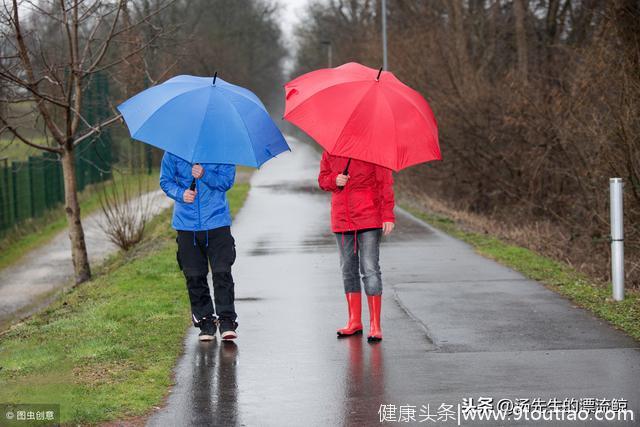 笑话分享：直到上了大学后，我才知道，笑露八齿露得都是上排牙齿