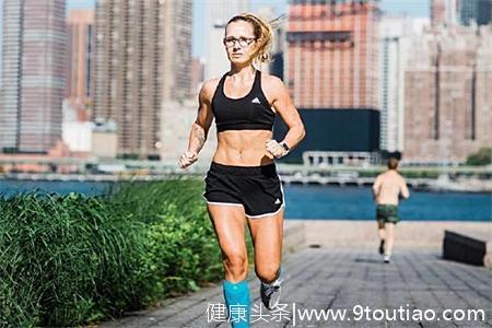 健身举铁的女生与跑步的女生，1年后综合对比，差距有多大？