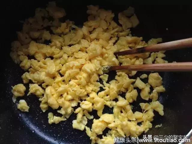 食谱：韭菜鸡蛋饼的做法，最简单的韭菜饼的做法