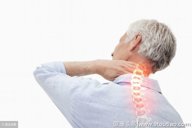 患有肩颈痛，按摩这2个穴位，让你远离肩周炎