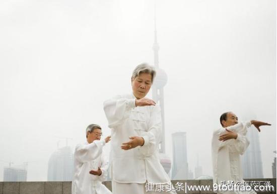 不论男女，早起若出现3个异常，八成是肝病上身，希望你一个不占