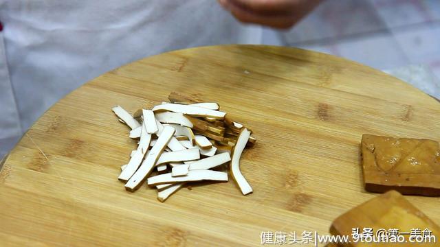 下班后不知道吃什么，教你做道凉拌菜，我家一周吃5次都不腻