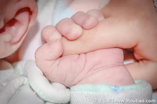 孩子总感冒、发烧，家长心疼又崩溃！别入治疗误区才是关键