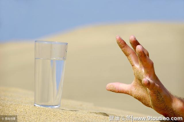 每天喝水不少，但还是感觉口干舌燥？中医告诉你原因是什么