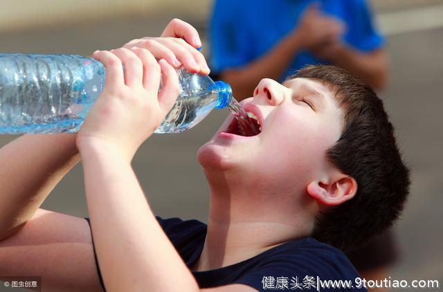 每天喝水不少，但还是感觉口干舌燥？中医告诉你原因是什么