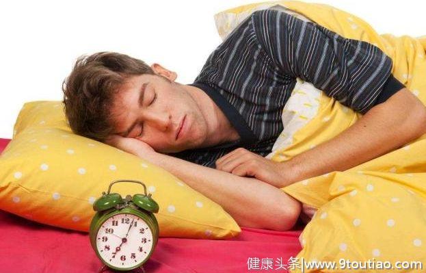 每晚翻来覆去睡不着？不用着急，四个方法让你远离失眠困扰