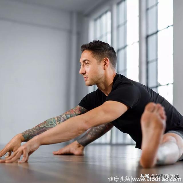 男人练瑜伽不知道练什么？请从这10套序列开始！