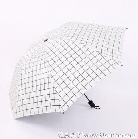 心理测试：如果你遇到麻烦，选择一把雨伞，测谁愿意为你遮风挡雨