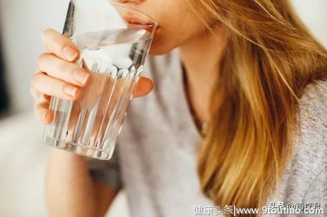 早晨空腹喝水很养生？专家提醒：3点不注意，喝了也是白喝！