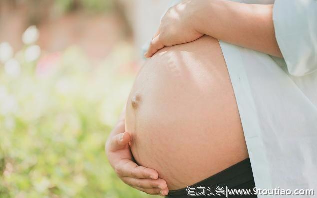 怀孕中晚期，孕妇的肚脐凸出来好，还是凹进去好？
