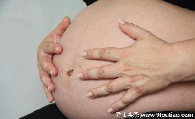 怀孕中晚期，孕妇的肚脐凸出来好，还是凹进去好？