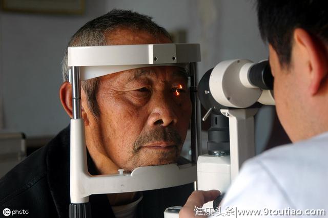 体内有癌眼先知，专家提醒：眼睛出现这3个症状，癌症可能已到访！