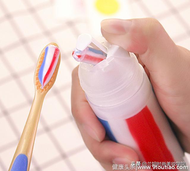 10款热门牙膏测评：牙齿白的都用第3、4款，江疏影同款牙膏也上榜