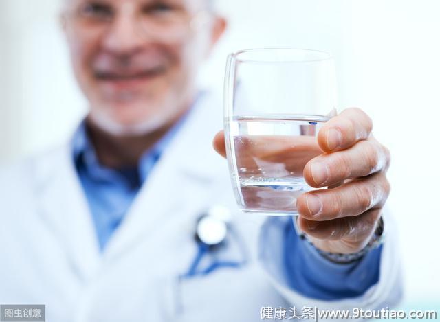 医生劝高血压的患者戒酒，可是有人说：喝酒降压？真的吗？辟谣！