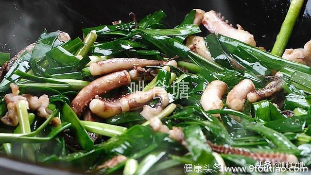 鱿鱼须炒韭菜的做法 简单又美味的家常菜 夏天来一份 好吃的很
