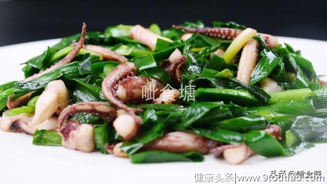 鱿鱼须炒韭菜的做法 简单又美味的家常菜 夏天来一份 好吃的很