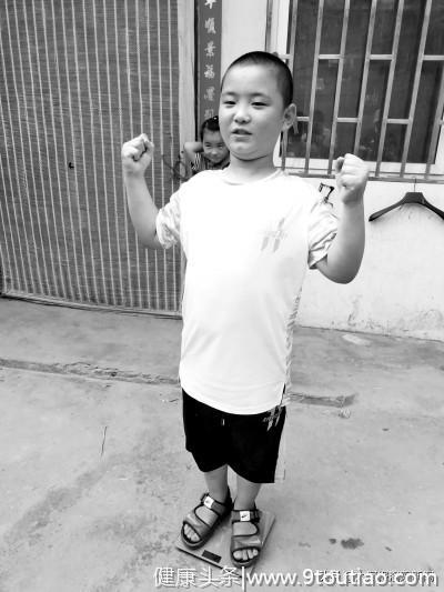 河南11岁男孩为救白血病父亲，一天吃五六顿饭、3个月增重20多斤