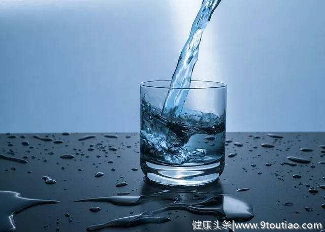 喝水多也会引发结石？怎样喝水才养生？