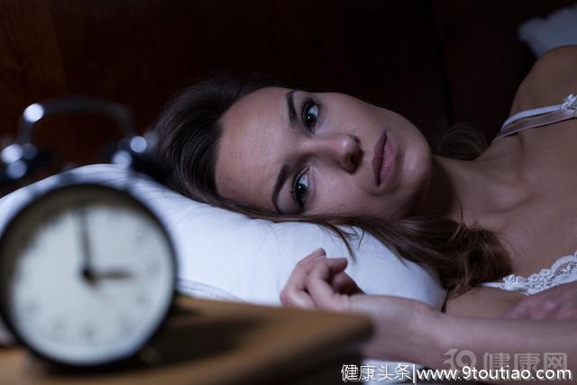 更年期失眠，硬抗没有好处：6个方法，让你睡久一点