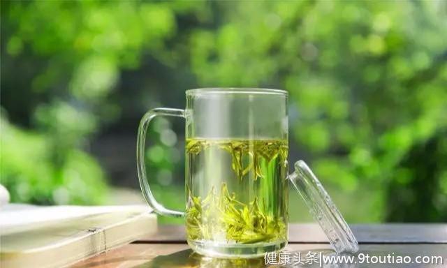 夏天喝绿茶好处多！到底多少度喝最养生？我来教你喝绿茶的方法