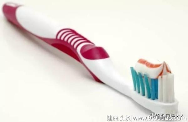 恒伦口腔科普：洗舌头应该与刷牙一样，成为每天的例行公事