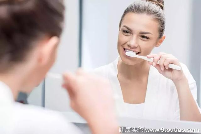 刷牙漏做这些事，牙齿健康会大打折扣！到底怎么刷才对？