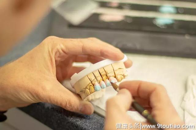 正畸治疗是如何实现牙齿矫正的？