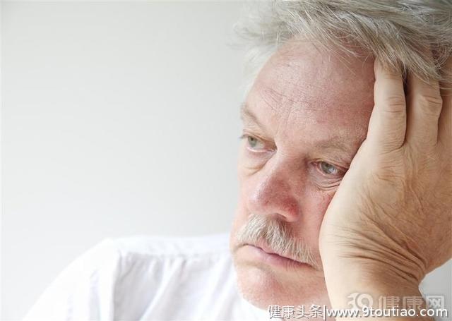 医生提醒：肺炎易导致心衰，老年人出现3个症状，是肺在“求救”