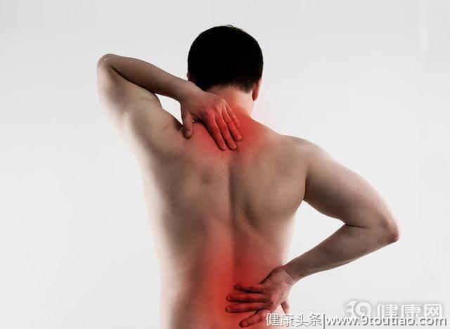男人腰痛是怎么了？不单是肾虚，还暗示这几种病