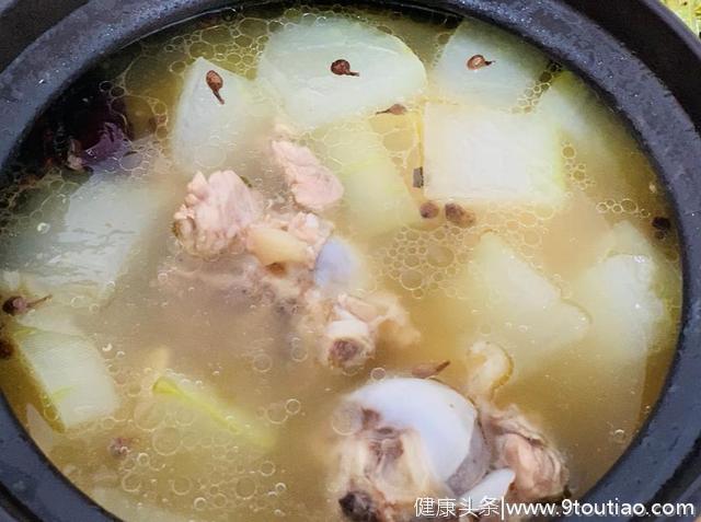 一锅美味满满的养生汤，健脾祛湿，润燥养颜，煲汤食谱看这里