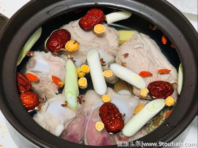 一锅美味满满的养生汤，健脾祛湿，润燥养颜，煲汤食谱看这里
