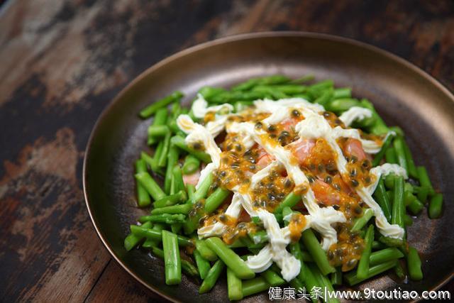 食谱丨百香果芦笋沙拉虾，让家里的餐桌时尚起来