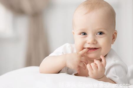 美国医学杂志《儿科学》称：吃手指的宝宝过敏风险低于常人