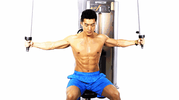 在健身房怎么锻炼胸肌——胸肌锻炼GIF